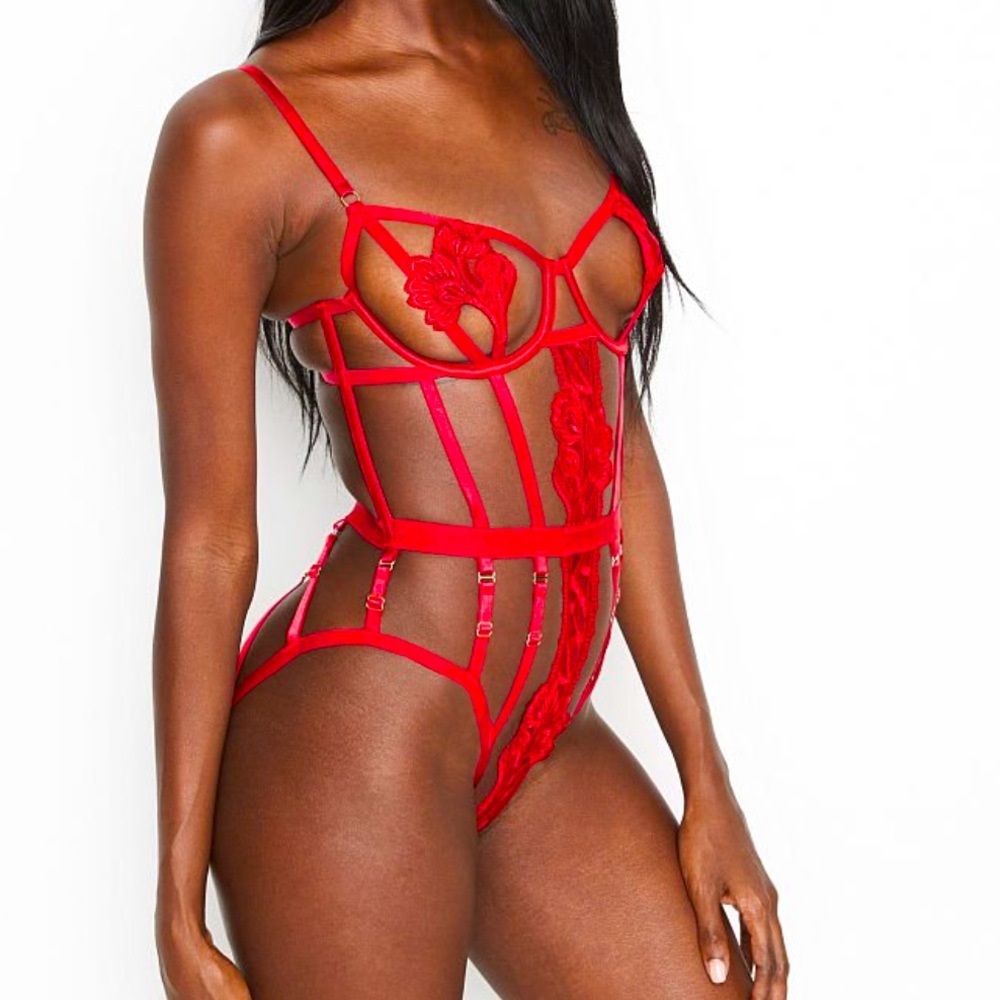 NWT - Never Worn Victoria Secret Crotchless Open Embroidered Teddy Lipstick Red